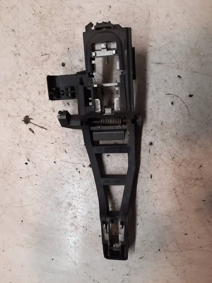 Ford Focus (2005 - 2008) 4m51a266823ac Наружная ручка задней двери — фото 1