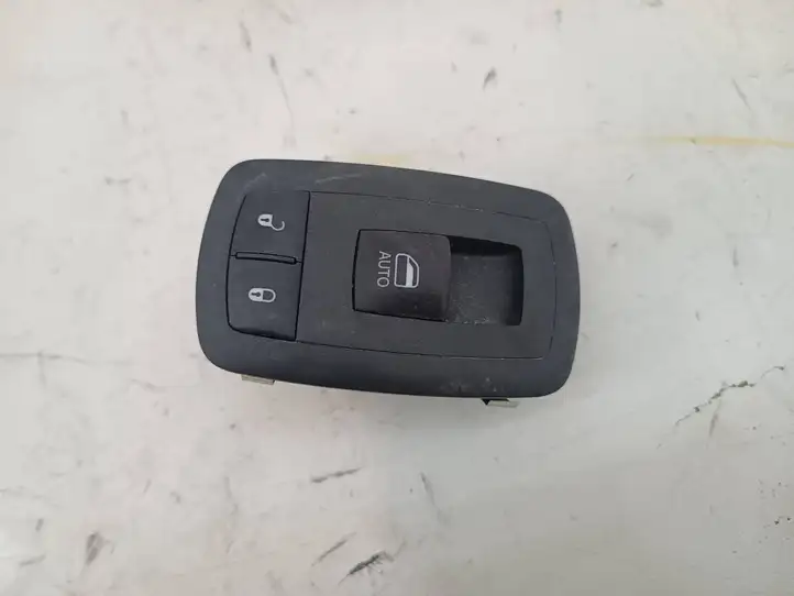 Dodge Ram (2018 - ) P68320751AA Накладка кнопки стеклоподъемника — фото 1