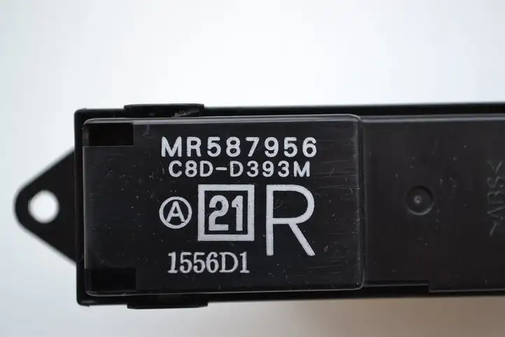 Mitsubishi L200 (2006 - 2014) MR587956 Блок кнопок стеклоподъемников — фото 5