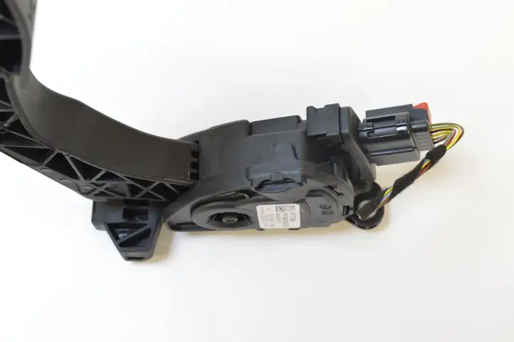 Audi A5 8T 8F (2011 - 2016) 8K1721523A Педаль акселератора — фото 4