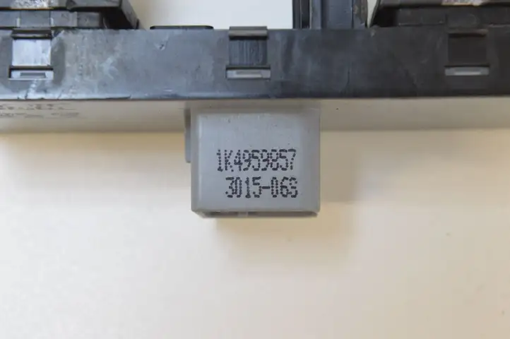 Volkswagen Jetta V (2005 - 2010) 1K4959857 Блок кнопок стеклоподъемников — фото 3