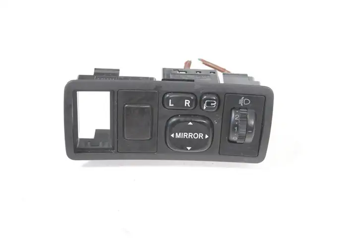 Toyota Avensis T250 (2003 - 2006) 8415205050 Блок кнопок на панели — фото 1