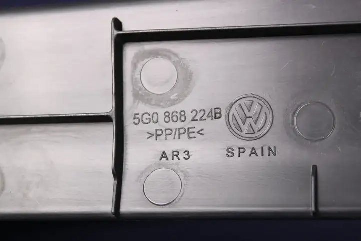 Volkswagen Golf VII (2013 - 2019) 5G0868224B Прочие детали салона — фото 3