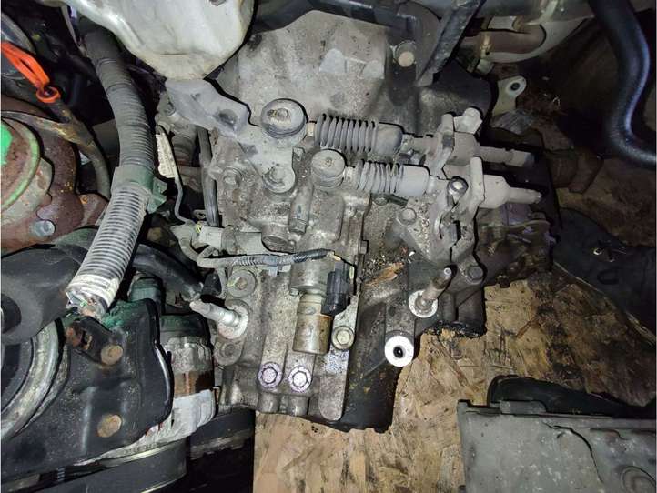 Honda CR-V (2004 - 2006)   Механическая коробка передач, 6 передач