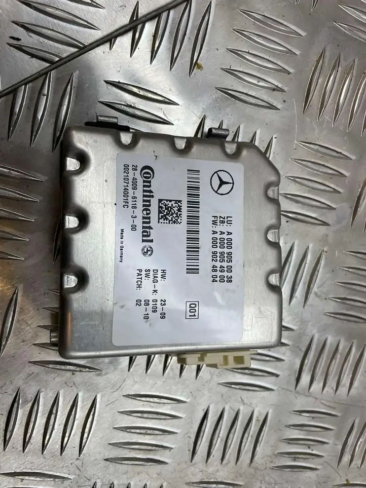 Mercedes-Benz E W212 (2009 - 2016) A0009050038 Камера в лобовом стекле — фото 1
