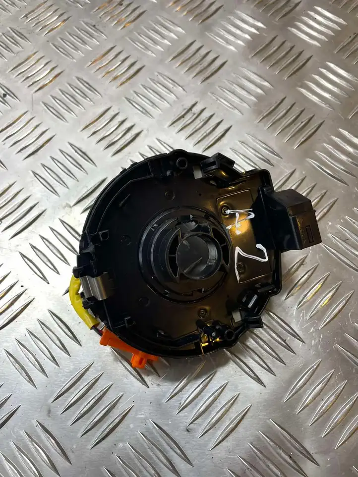 Toyota Corolla E120 E130 (2000 - 2004) 8430677A002 Контактное кольцо SRS — фото 2