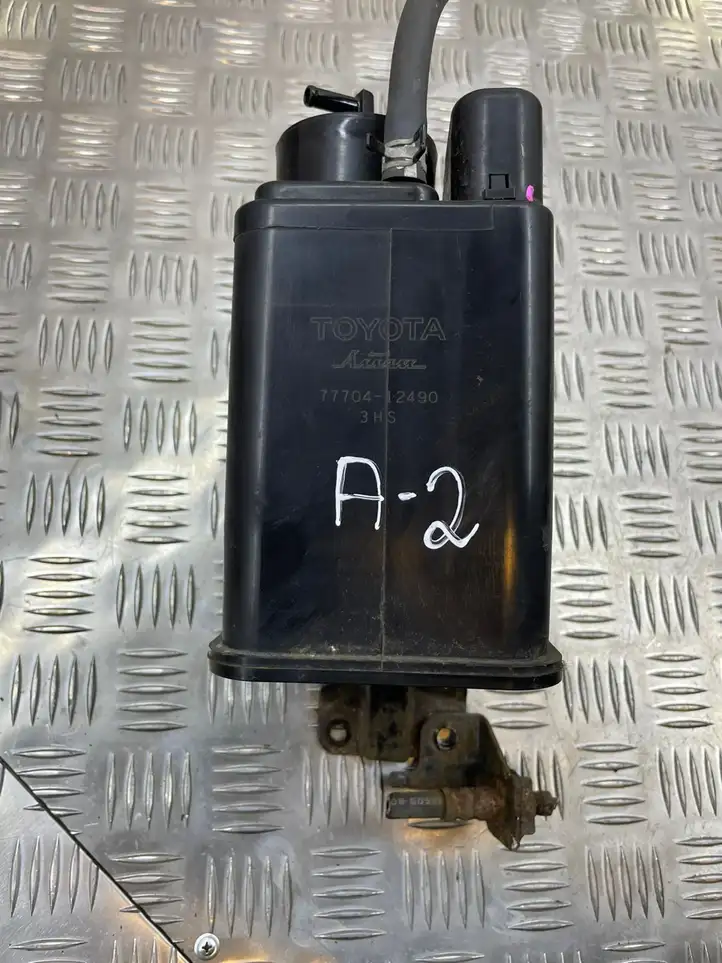 Toyota Corolla E120 E130 (2000 - 2004) 7770412490 Угольный фильтр — фото 1
