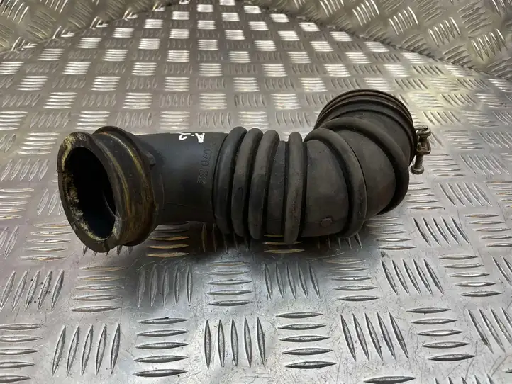 Toyota Corolla E120 E130 (2000 - 2004) 1788122070 Трубка подачи воздуха — фото 1