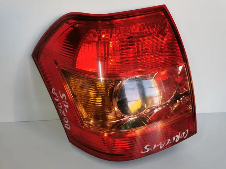 Toyota Corolla E120 E130 (2004 - 2007) 1387 Задний фонарь в кузове — фото 1
