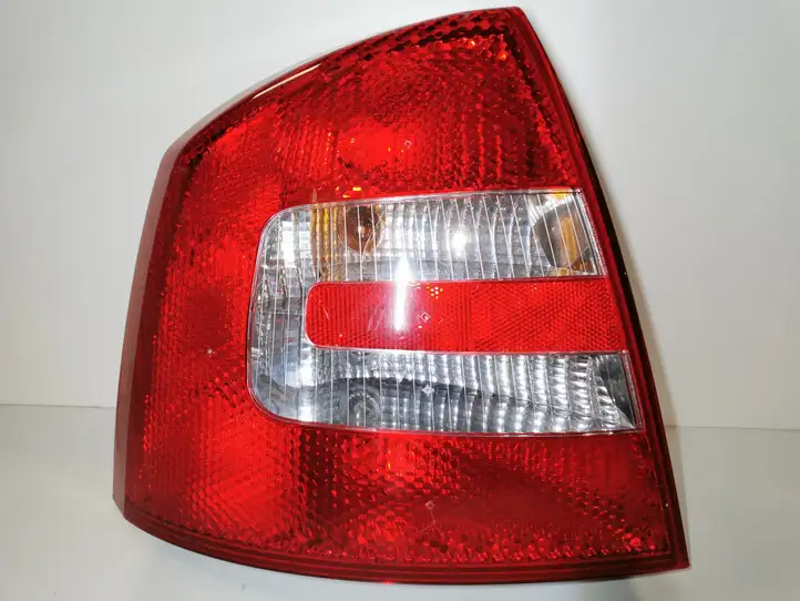 Skoda Octavia Mk2 (1Z) (2004 - 2013) 9EL35407601 Задний фонарь в кузове — фото 1
