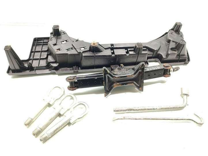 Mazda CX-7 (2006 - 2009)  EG21688E0 Комплект инструментов
