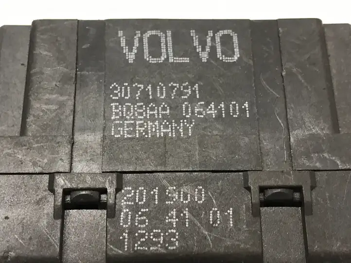 Volvo XC70 (2004 - 2007) 30710791 Реле обогрева — фото 5