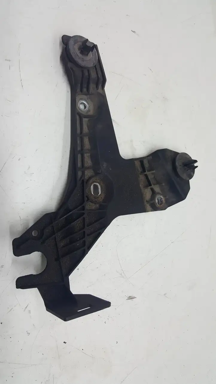 Volvo S60 (2004 - 2010) 30636575 Кронштейн воздушного фильтра — фото 1