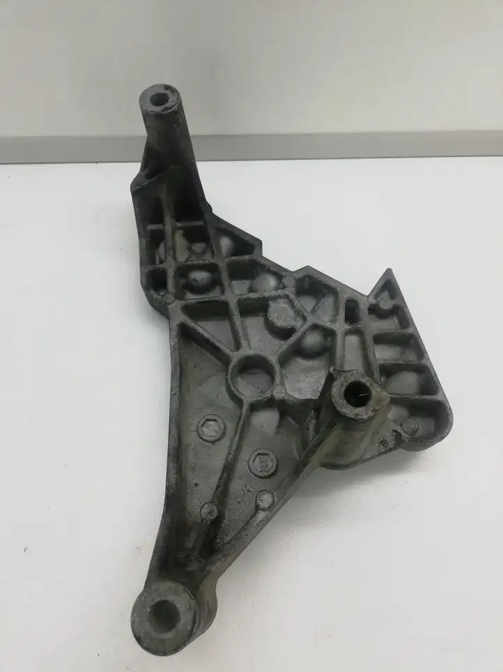 Volkswagen PASSAT B6 (2005 - 2010) 03G199207F Кронштейн двигателя — фото 1