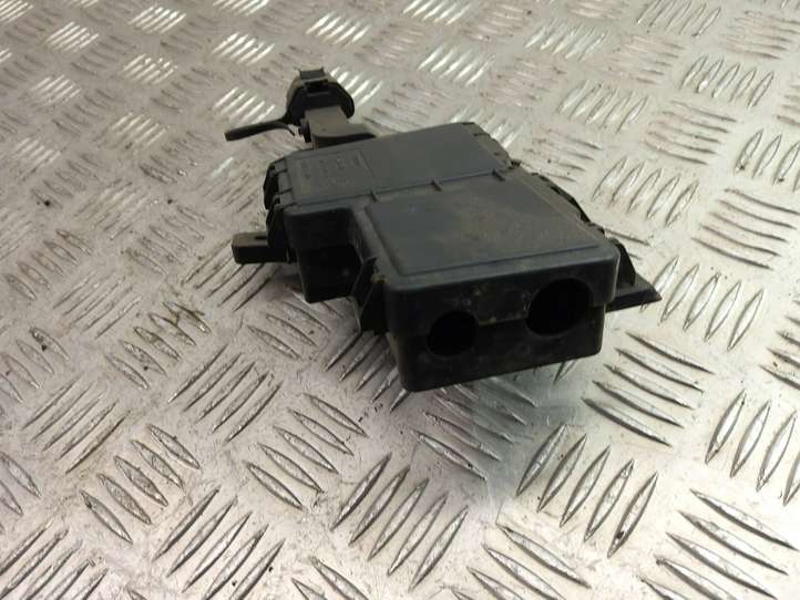 BMW 7 E65 E66 (2001 - 2008)  8387568 Узел подключения плюсовых проводов