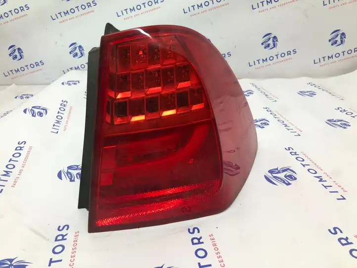 BMW 3 E90 E91 (2005 - 2012) 7154160 Задний фонарь в кузове — фото 1