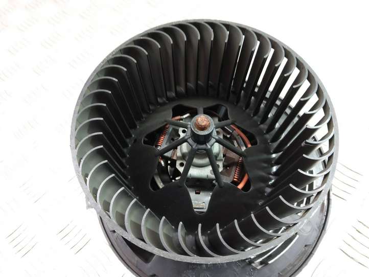 BMW X3 F25 (2010 - 2017)  T1021327UC Вентилятор печки
