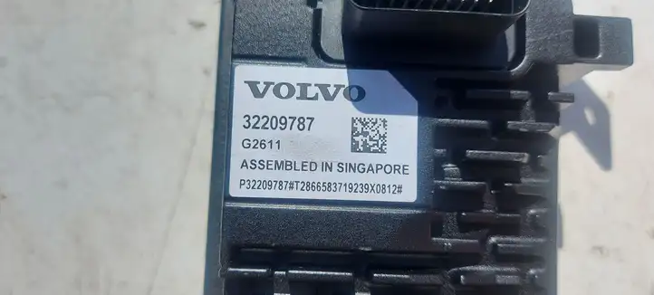 Volvo XC90 (2014 - 2019) 32209787 Камера в лобовом стекле — фото 3