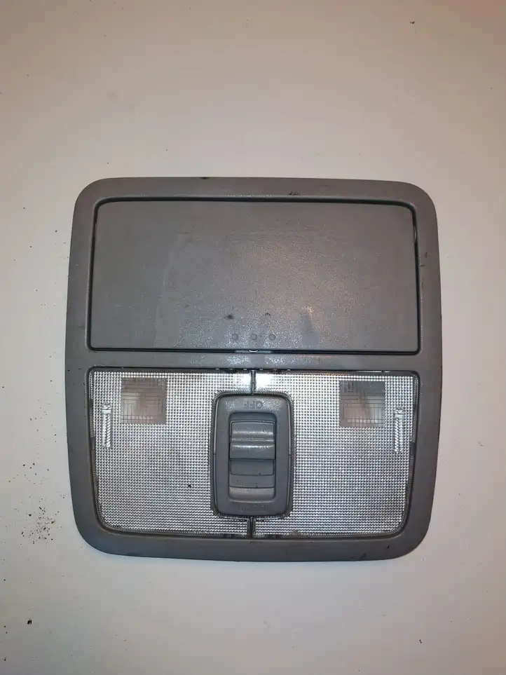 Toyota RAV 4 (XA30) (2006 - 2016) 8126042010 Передняя подсветка — фото 1