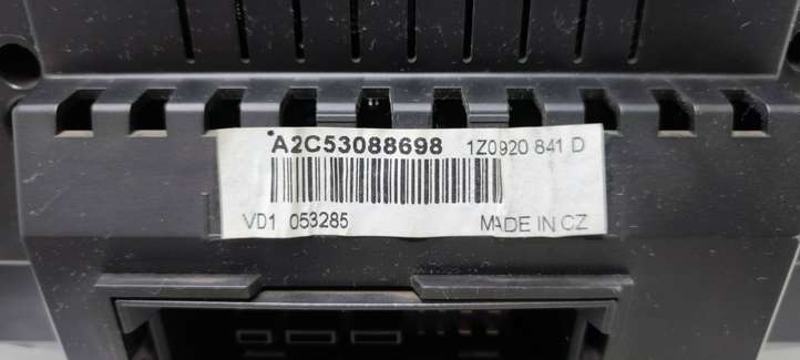 Skoda Octavia Mk2 (1Z) (2004 - 2013)  1Z0920841D Спидометр (приборный щиток)
