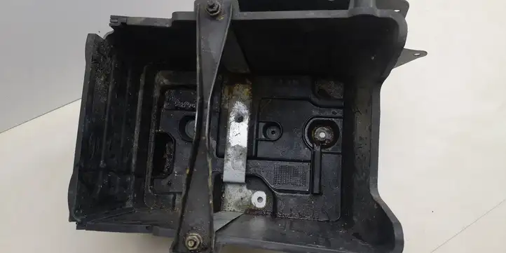 Ford Fiesta (2009 - 2012) 8V2110723 Ящик аккумулятора — фото 4