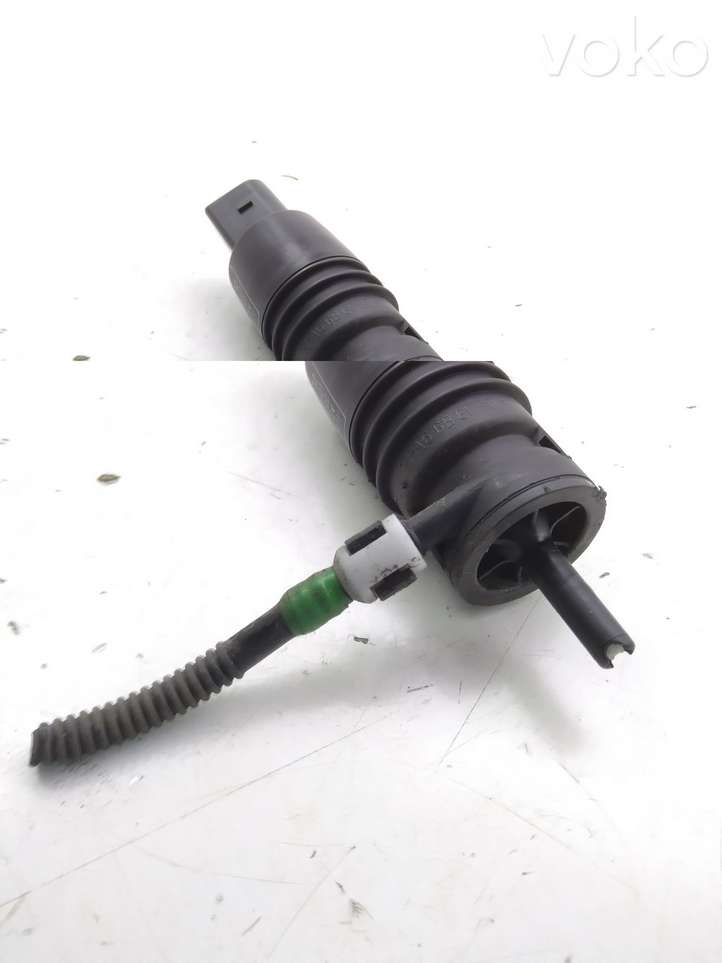 BMW 3 F30 F35 F31 (2012 - 2018)  730258801 Насос оконной жидкости (стекол)