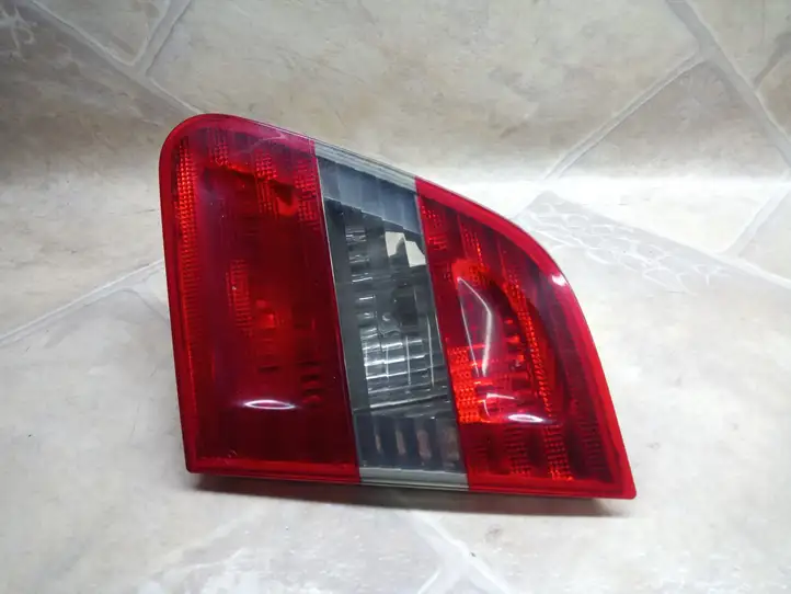 Mercedes-Benz B-class W245 (2005 - 2008) A1698200677 Задний фонарь в крышке багажника — фото 1