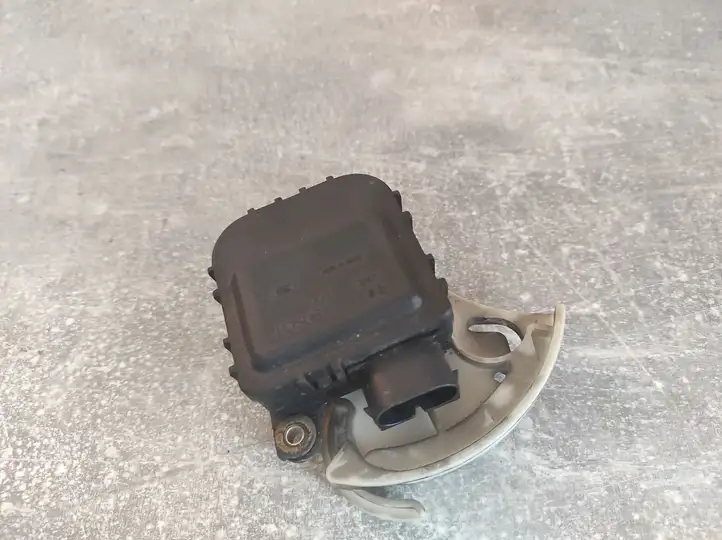 Volkswagen PASSAT B5 (1997 - 2000) 0132801148 Двигатель задвижки потока воздуха — фото 1