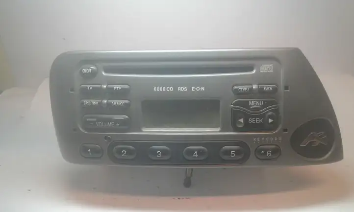 Ford Focus (1998 - 2004) 385118C815AC Магнитола / мультимедийная система — фото 1