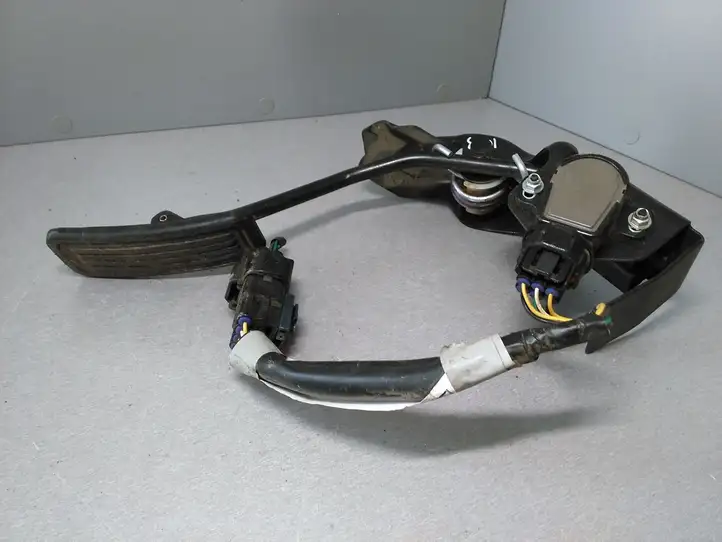 Toyota Corolla Verso E121 (2004 - 2007) 8928152021 Педаль акселератора — фото 1