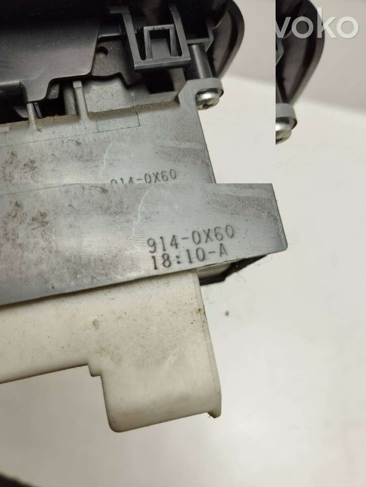 Toyota Auris 150 (2006 - 2012)   Кнопка стеклоподъемников