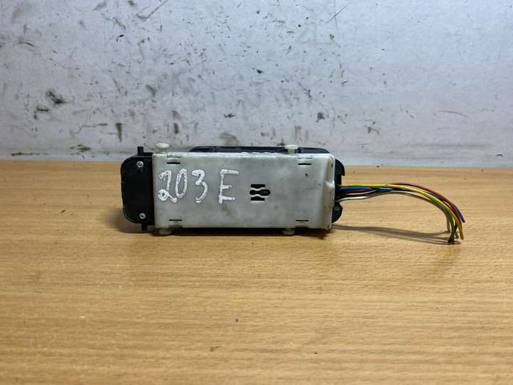 Mercedes-Benz C W203 (2000 - 2007)  A2038210479 Кнопка стеклоподъемников
