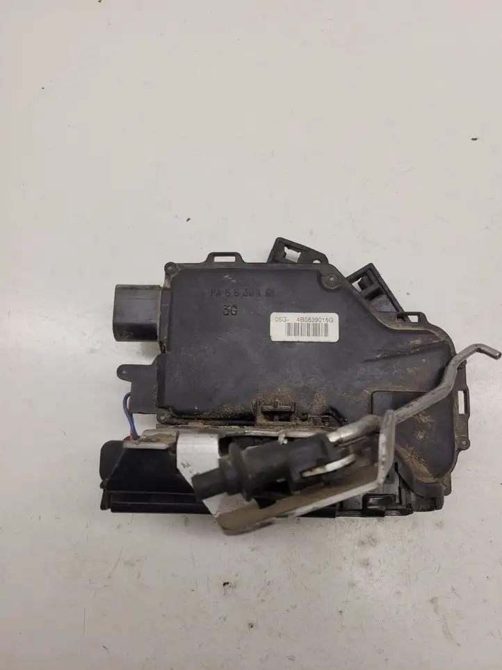 Audi A6 S6 C5 4B (2001 - 2004) 4B0839015G Замок задней двери — фото 1