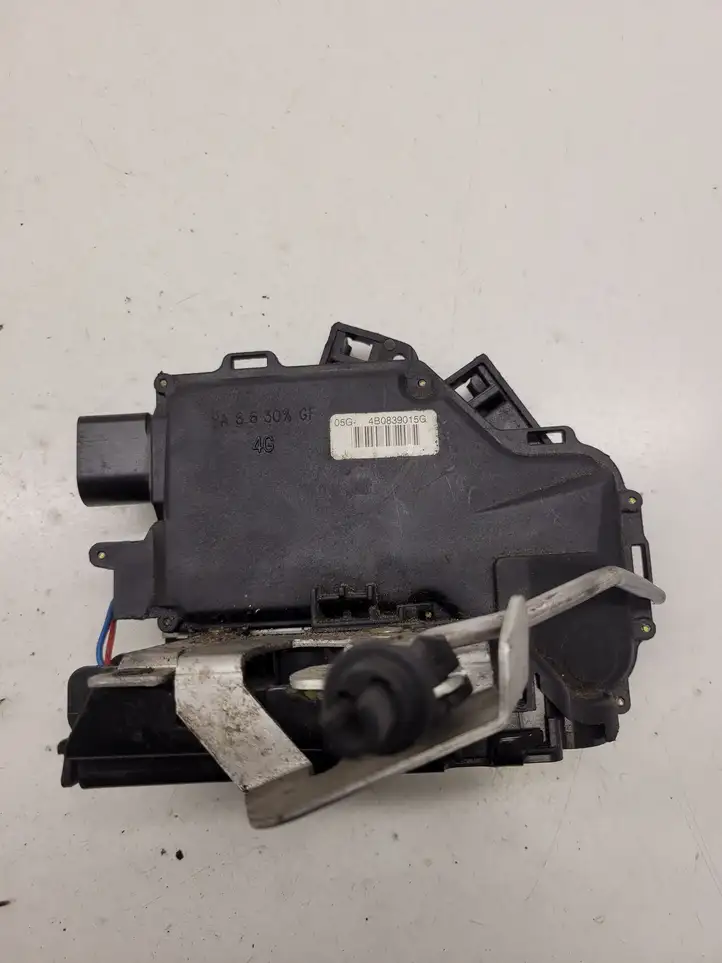 Audi A6 S6 C5 4B (2001 - 2004) 4B0839015G Замок задней двери — фото 1