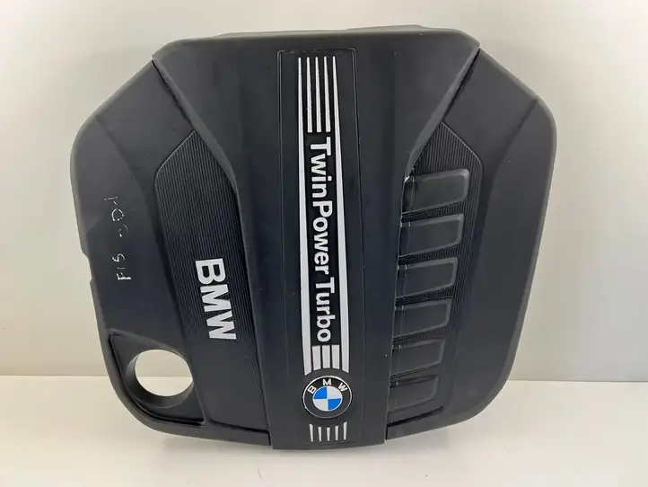 BMW 5 F10 F11 (2009 - 2016) 8513452 Крышка двигателя декоративная — фото 1