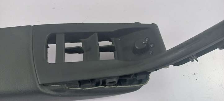 Audi Q3 (2011 - 2014)  8U0876173 Передняя звукоизоляция