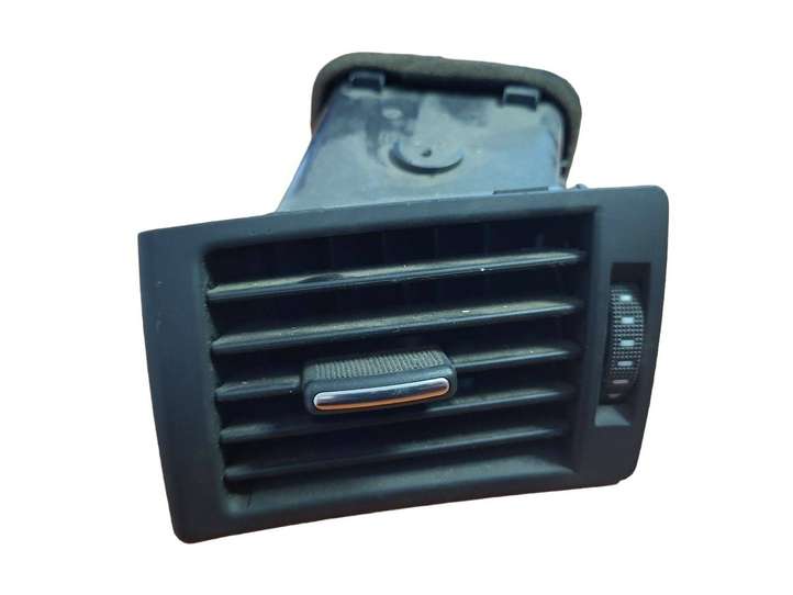 Audi A4 (2004 - 2009)  8e0820901f Воздушная решётка окна
