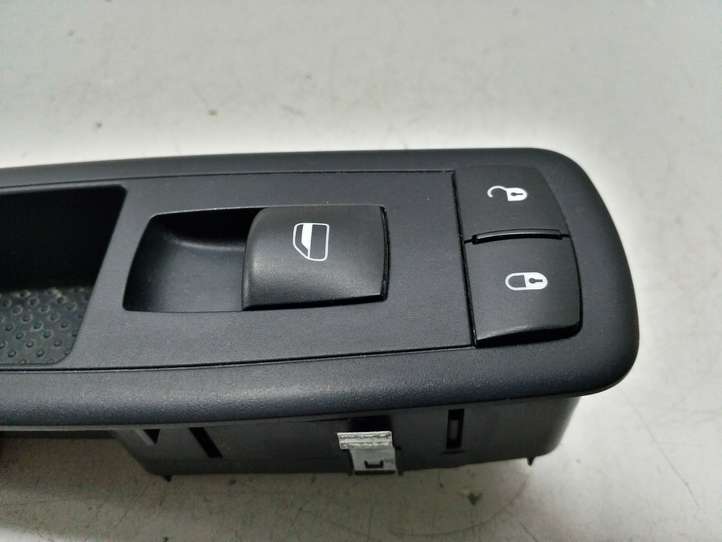 Chrysler Town and Country (2010 - 2016)  04602544AF Кнопка стеклоподъемников