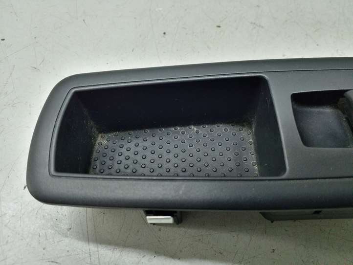 Chrysler Town and Country (2010 - 2016)  04602544AF Кнопка стеклоподъемников
