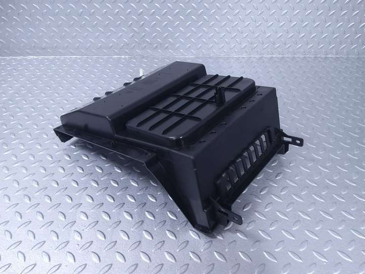 Land Rover Defender (2020 - )  L8B2045J40CFW Ящик для вещей