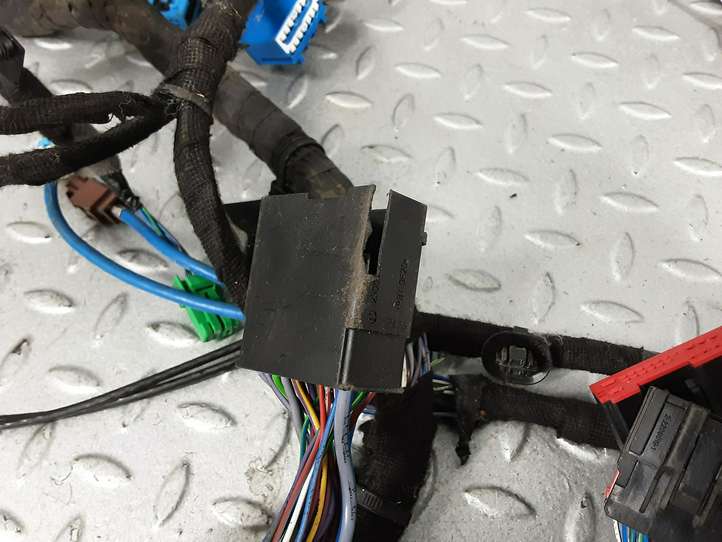 Land Rover Defender (2020 - )  M8B214401JVAC Другой проводник