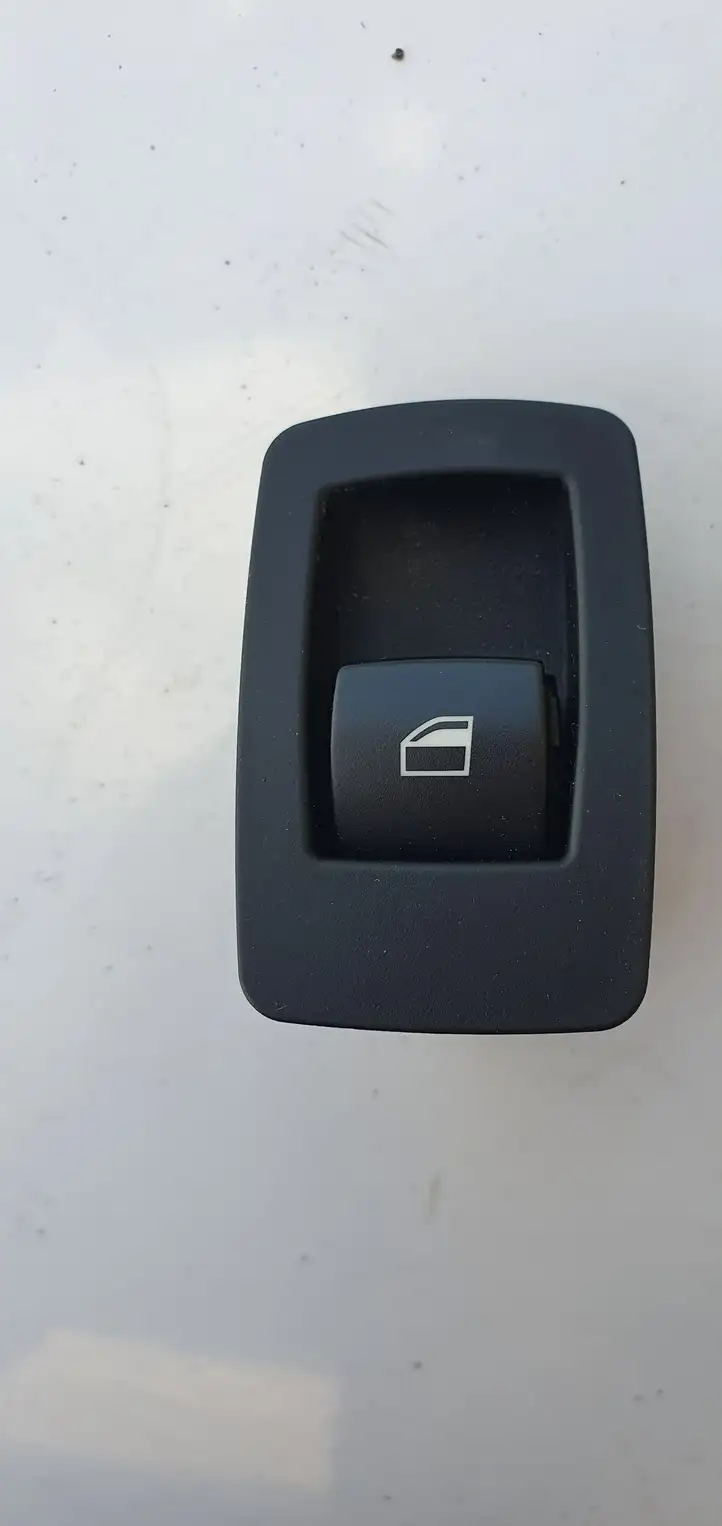 BMW 3 E90 E91 (2005 - 2012) 15939900 Кнопка стеклоподъемников — фото 1