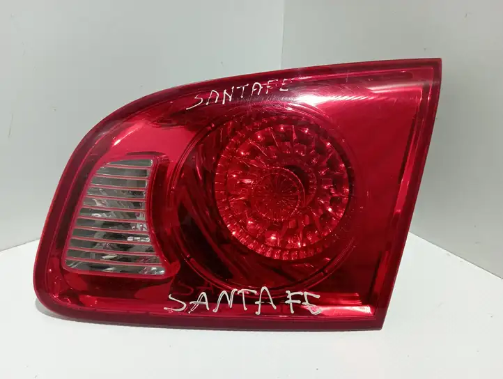 Hyundai Santa Fe (2005 - 2009) 924062B000 Задний фонарь в крышке багажника — фото 1