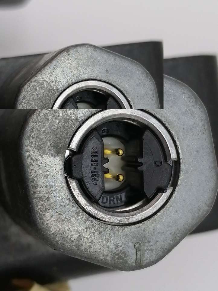 Volvo S60 (2000 - 2004)  570521400L Средний ремень безопасности ()