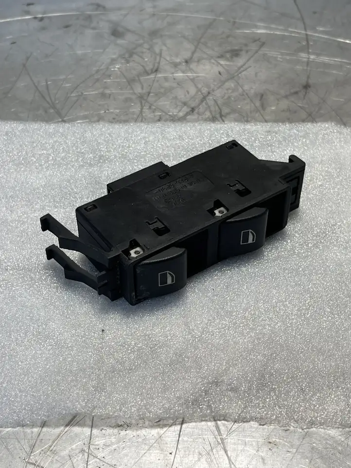 BMW 3 E46 (1998 - 2005) 6902179 Кнопка стеклоподъемников — фото 1