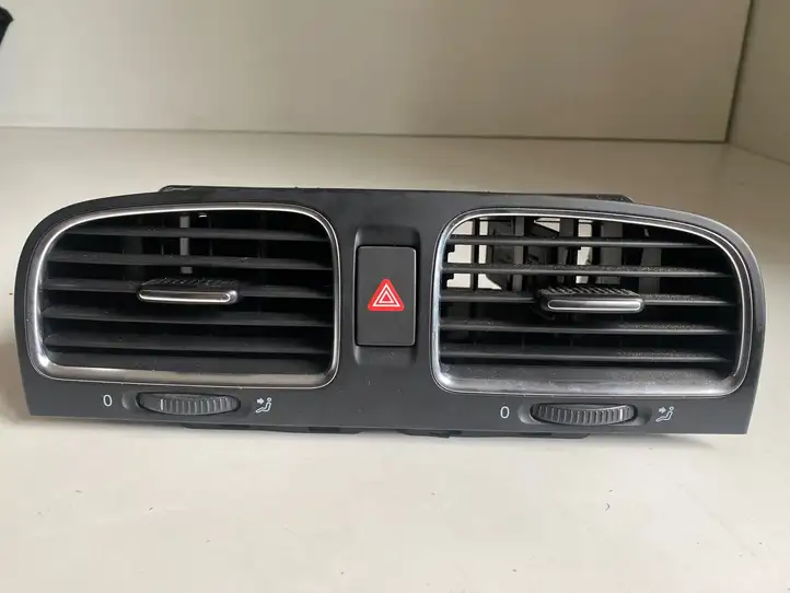 Volkswagen Golf VI (2009 - 2013) 5K0815735 Центральный воздушный дефлектор — фото 1
