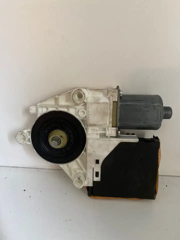 Audi A3/S3 8P (2008 - 2013) 8P4959801D Стеклоподъемник задней двери — фото 2