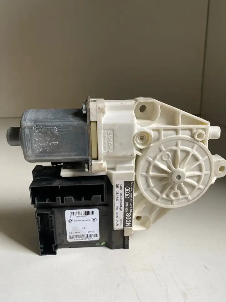 Audi A3/S3 8P (2008 - 2013) 8P0959802N Мотор стеклоподъемника передний — фото 1