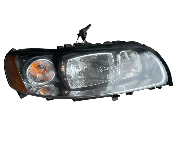 Volvo V70 (2004 - 2007) 89902391 Передняя фара — фото 1