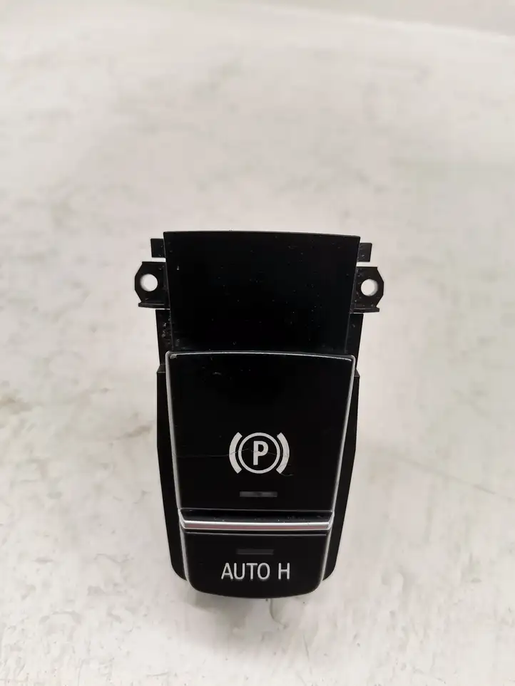 BMW 6 F12 F13 (2010 - 2018) 9355233 Кнопка ручного тормоза — фото 1